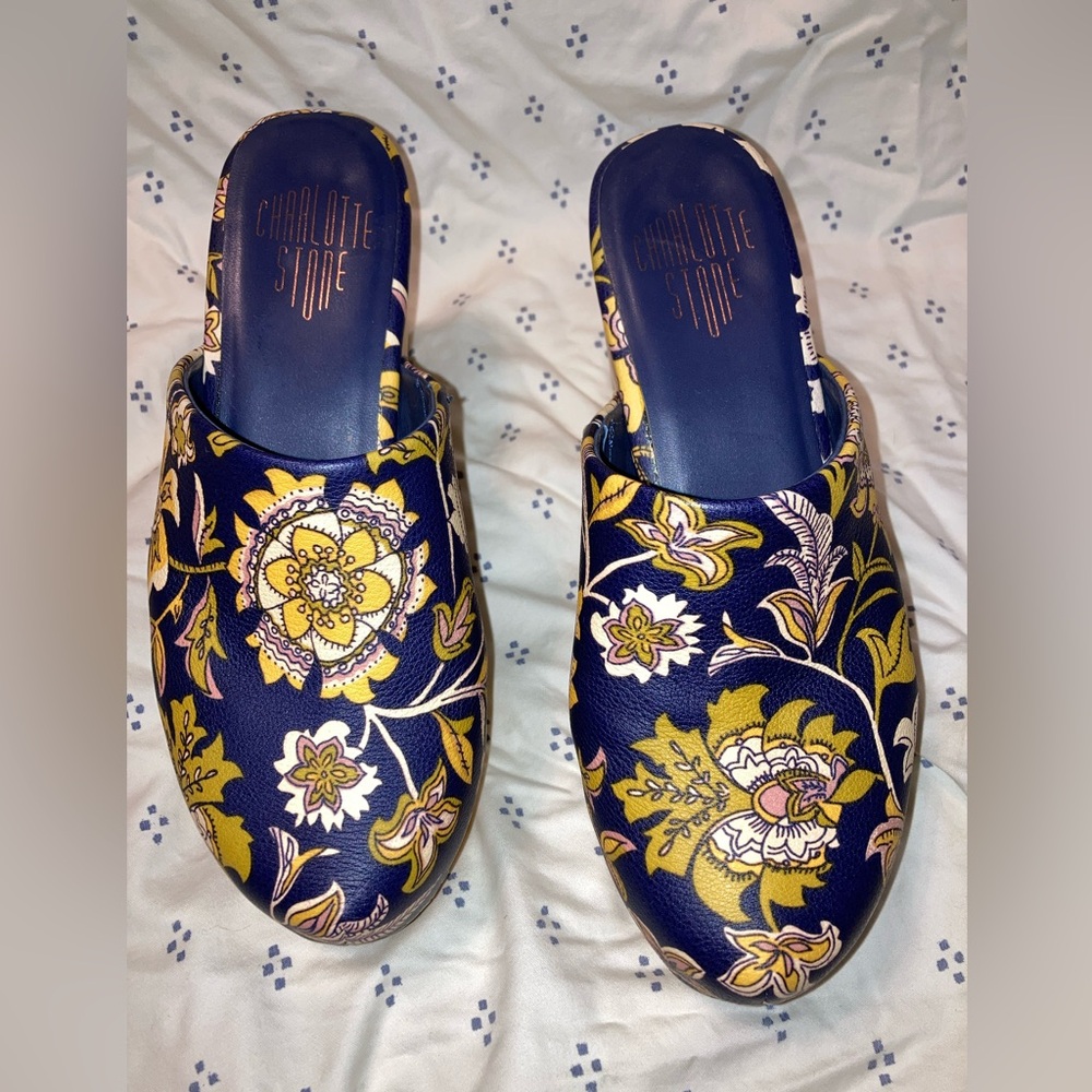 Charlotte Stone Marlo clogs in “Thistle” design. Size 9.